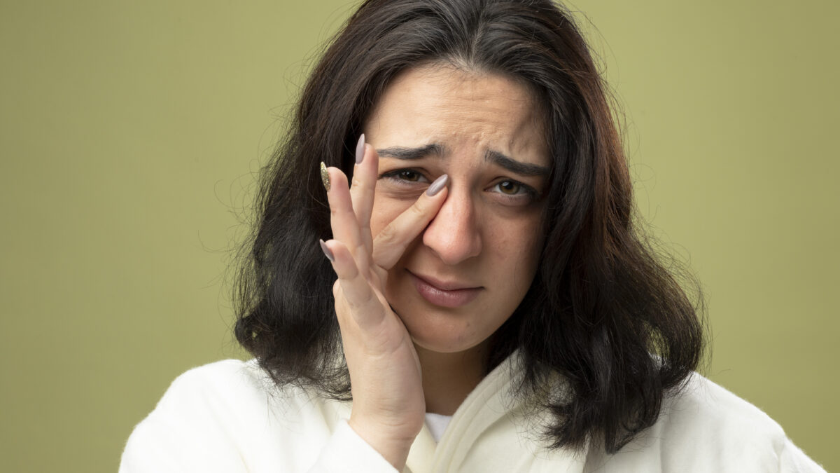 सूजी हुई आंखें: लक्षण, कारण, निदान और उपचार