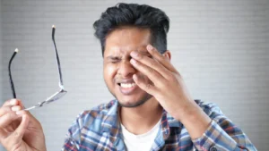 When Should You Visit an Eye Specialist? 10 Warning Signs You Shouldn’t Ignore